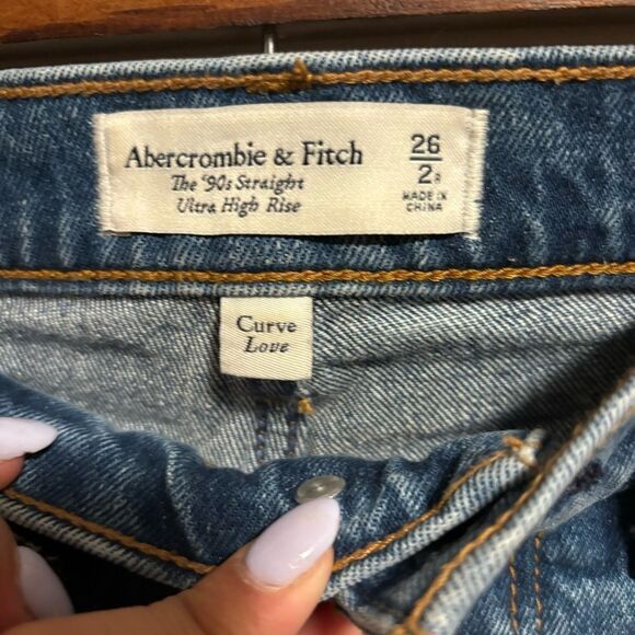Abercrombie & Fitch Curve Love Ultra High Rise 90s Straight Jean- Size 2 (26R) - Picture 6 of 6